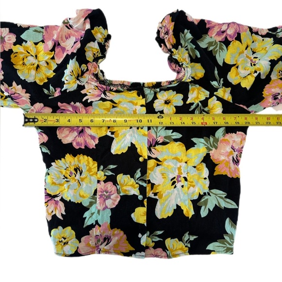 Who What Wear Black Floral Linen Long Sleeve
Smocked Button Top - Women’s L - Picture 7 of 8